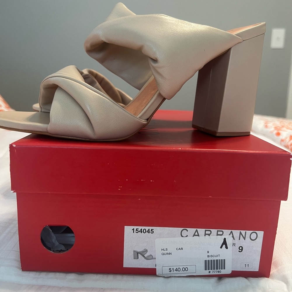 NIB Women's Carrano Beige Heeled Puffy Sandals size 9